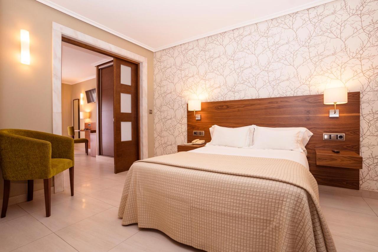 Hotel Piramide ปอร์โตโนโว ภายนอก รูปภาพ