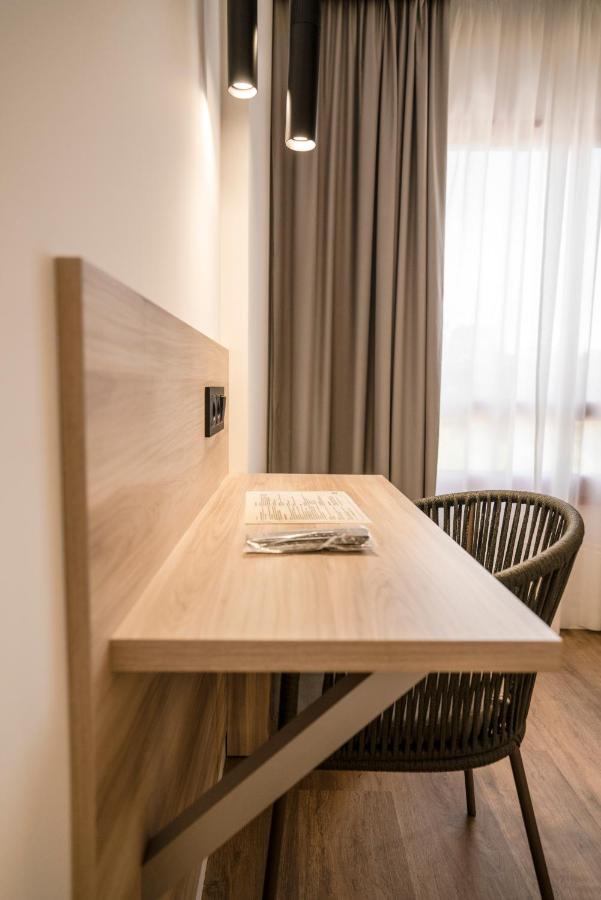 Hotel Piramide ปอร์โตโนโว ภายนอก รูปภาพ